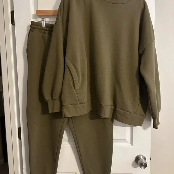 Zenana Outfitters Olive Fleece 2PC Sweatshirt and Pants Set - Picture 2 of 12